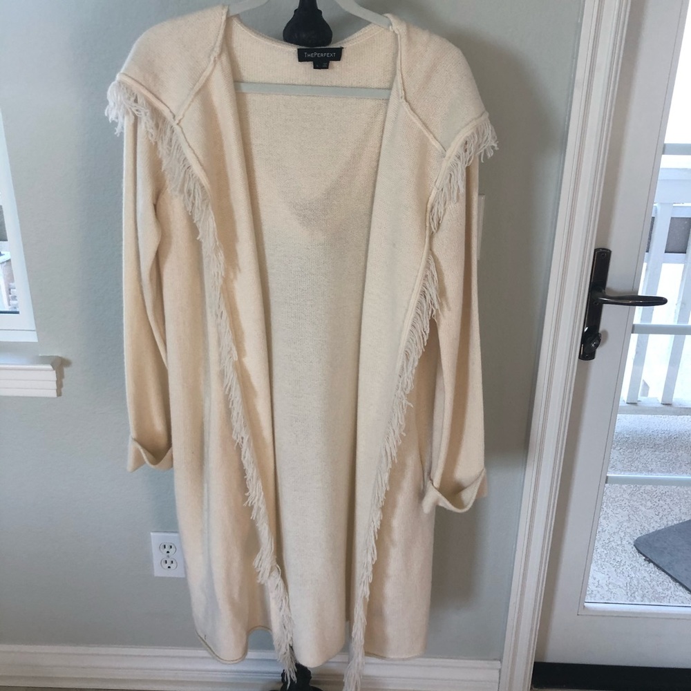 THEPERFEXT Cream Cashmere Hooded Fringed Cloak P